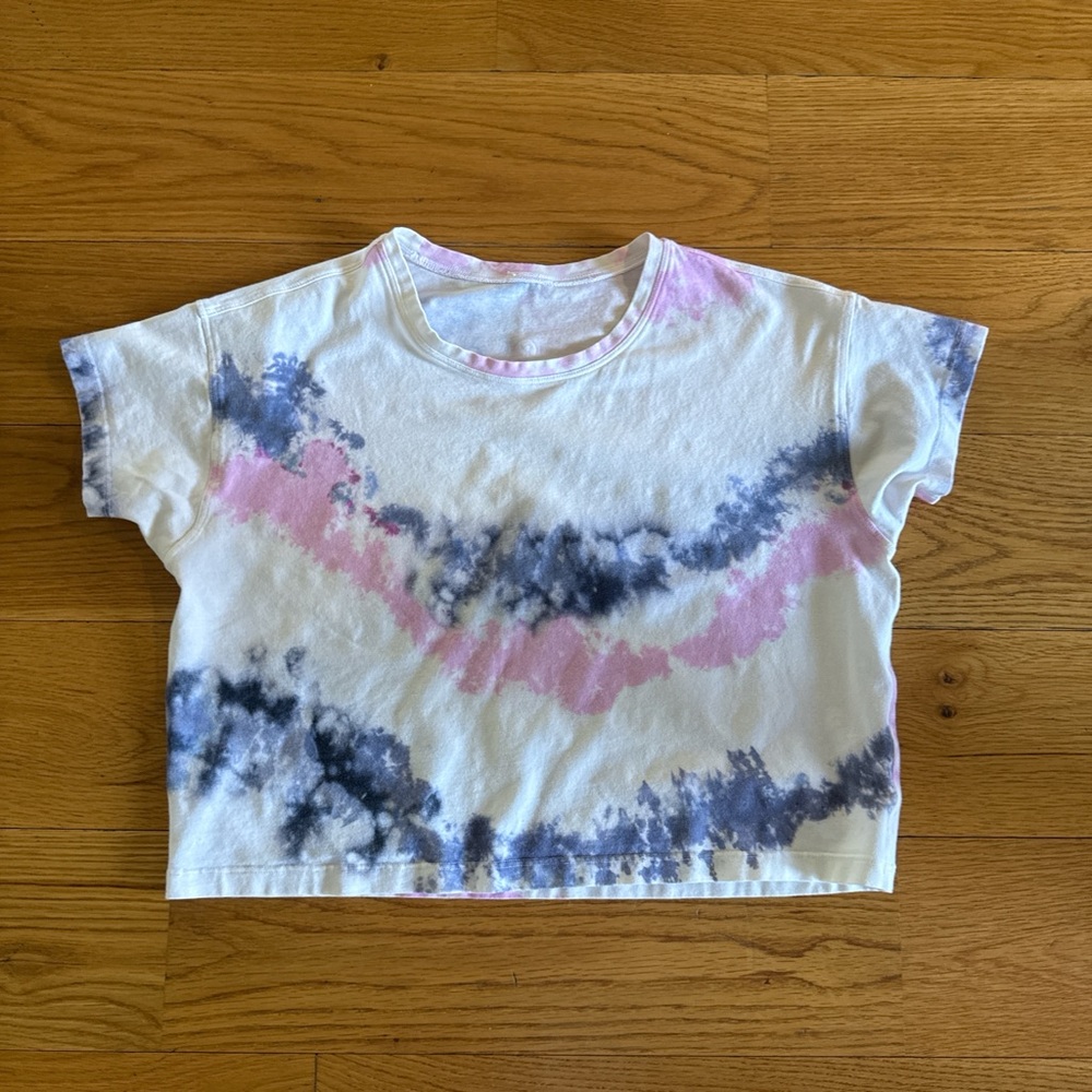 Lululemon Navy and Pink Tie-Dye Short Sleeve Tee with Diagonal Stripes